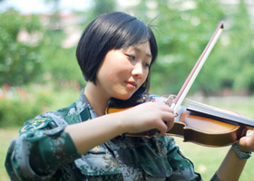 大学美女文艺骨干的军营生活(1)